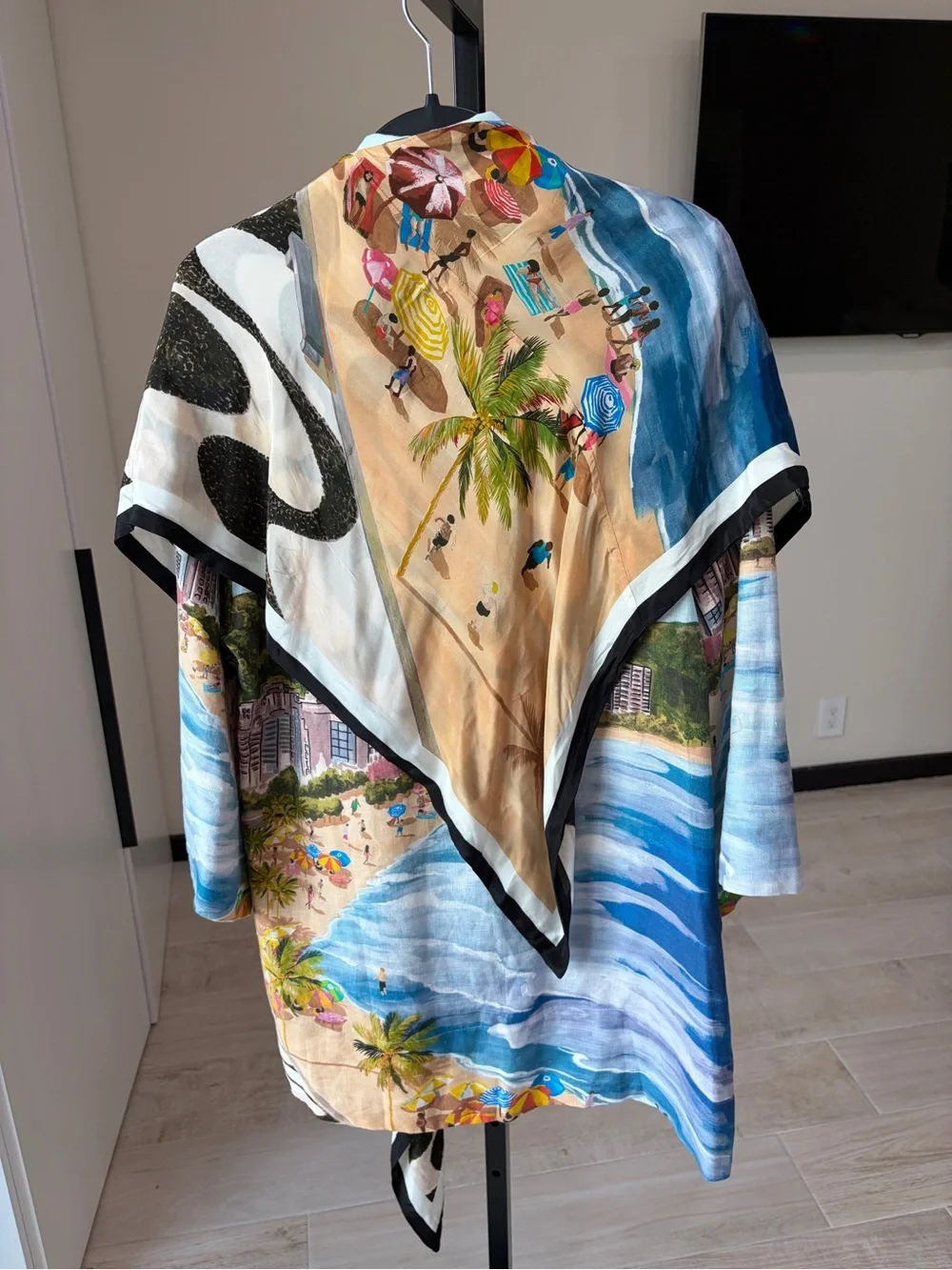 Farm Rio: COPACABANA BEACH
MULTICOLOR LONG SLEEVE KIMONO - Picture 10 of 14